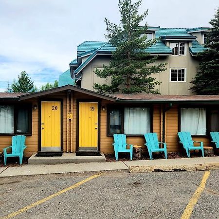 Rundle Mountain Lodge Канмор Экстерьер фото