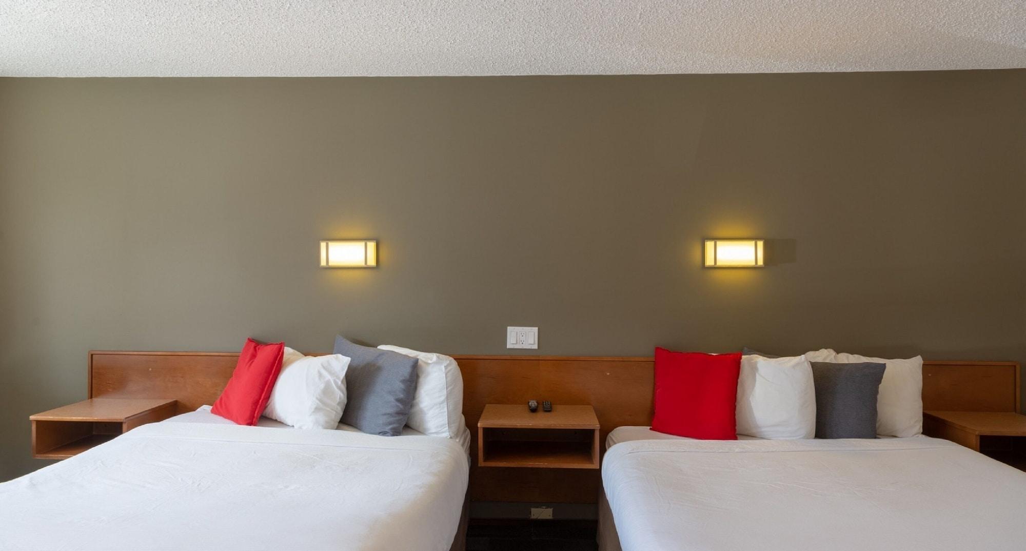 Rundle Mountain Lodge Канмор Экстерьер фото
