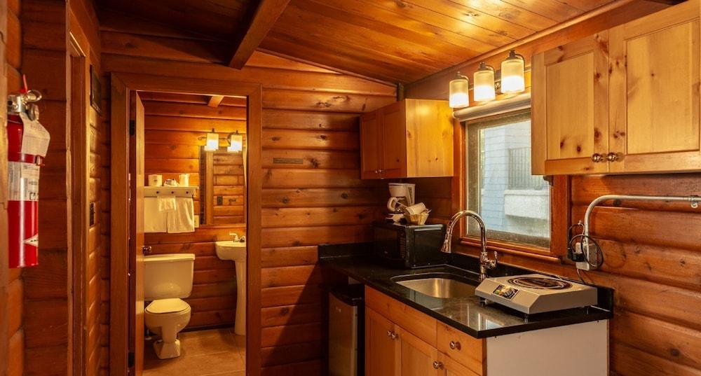 Rundle Mountain Lodge Канмор Экстерьер фото