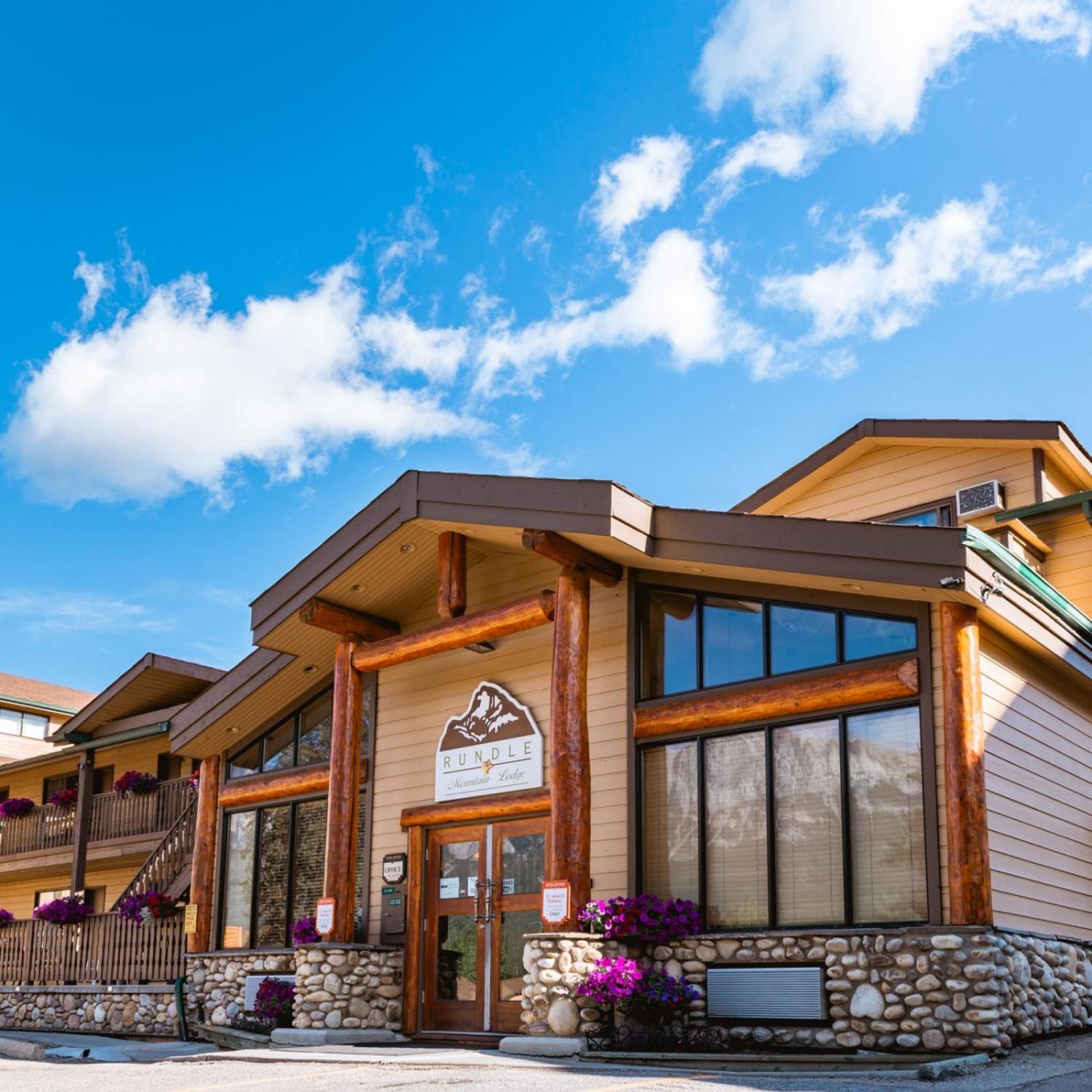 Rundle Mountain Lodge Канмор Экстерьер фото