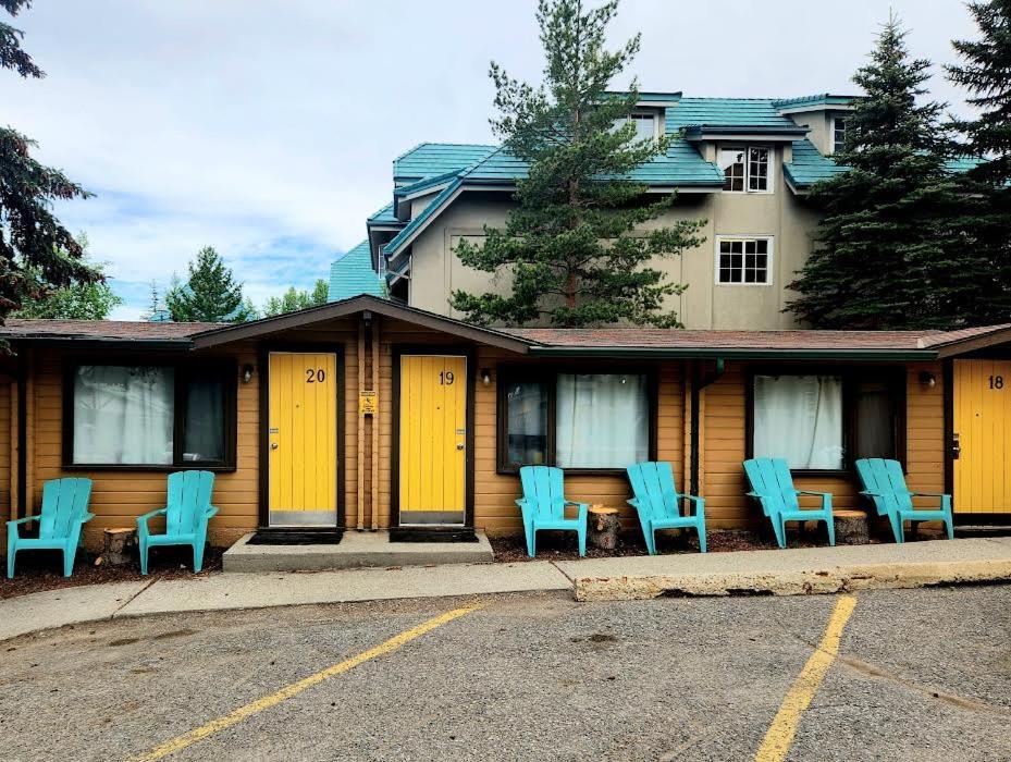 Rundle Mountain Lodge Канмор Экстерьер фото