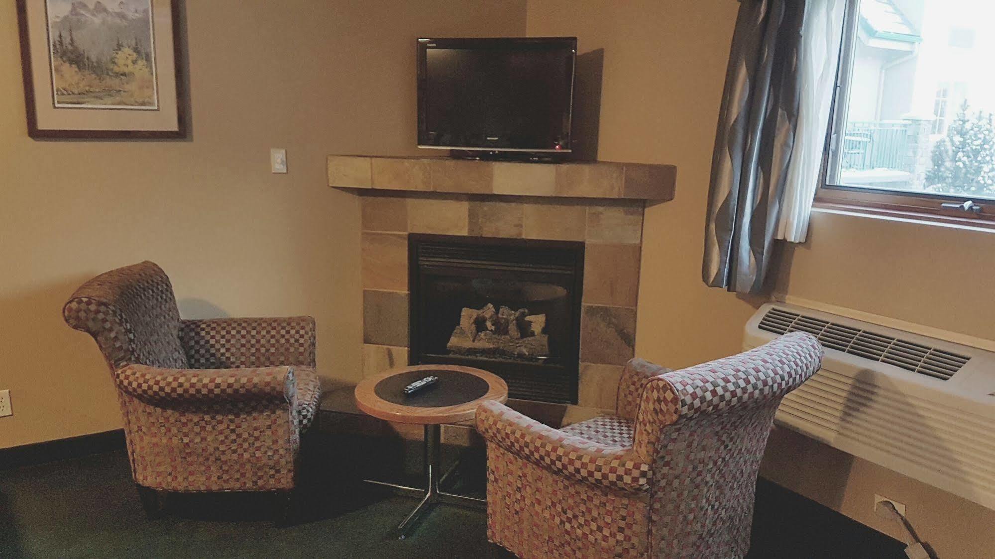 Rundle Mountain Lodge Канмор Экстерьер фото
